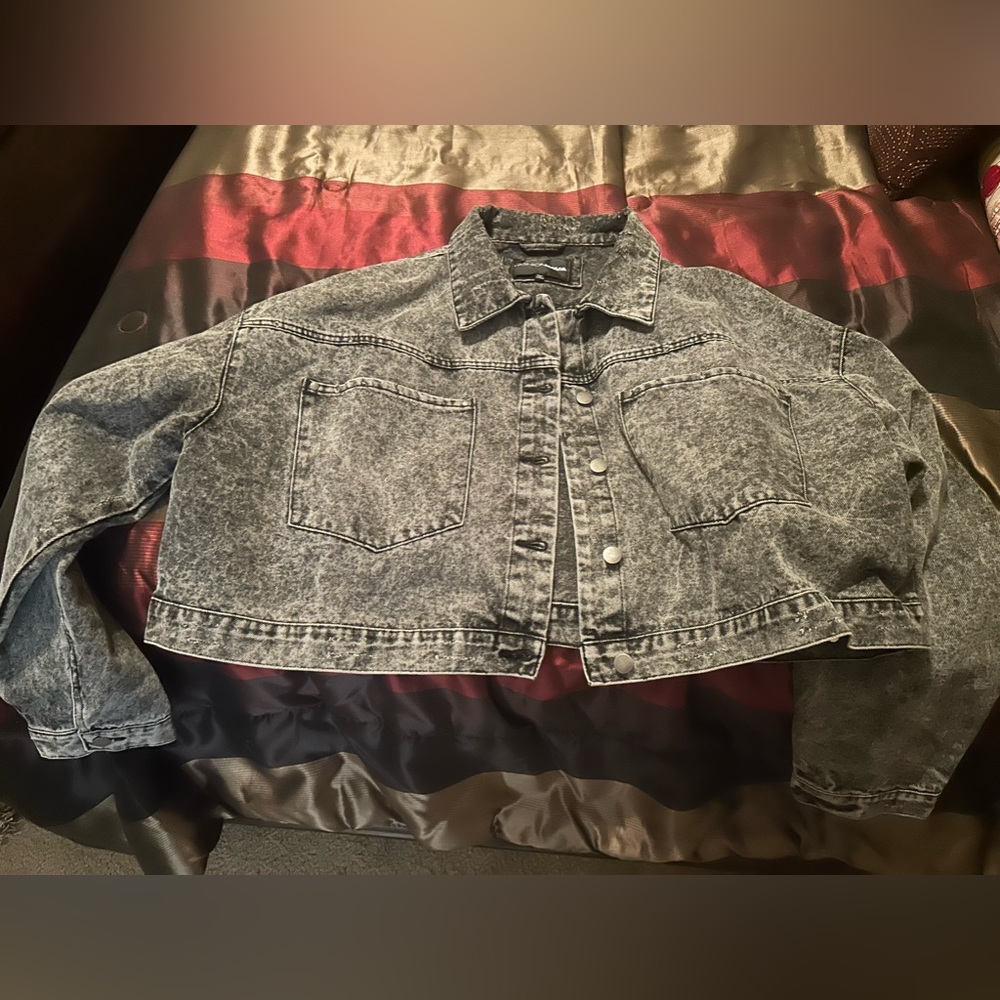 Crop Jeanius Denim Jacket - Grey